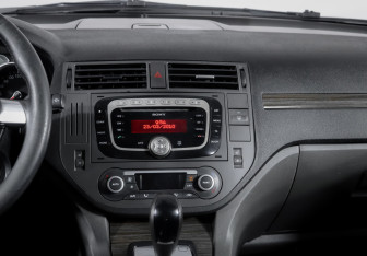 Подержанный автомобиль Ford C-MAX 2008 года (13 фото)