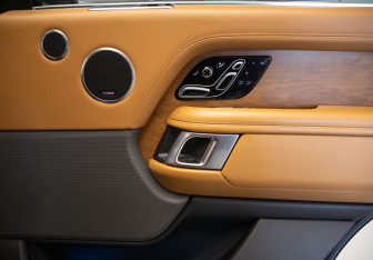 Подержанный автомобиль Land Rover Range Rover 2019 года (32 фото)