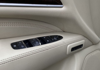 Подержанный автомобиль Infiniti JX 2013 года (21 фото)