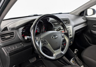 Подержанный автомобиль Kia Rio Sedan 2016 года (16 фото)