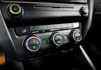 Подержанный автомобиль Skoda Octavia Liftback 2015 года (26 фото)