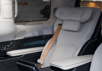 Новый Zeekr 009 2024 (37 фото)