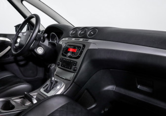 Подержанный автомобиль Ford S-MAX 2011 года (9 фото)