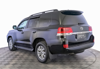 Подержанный автомобиль Toyota Land Cruiser Suv 2019 года (7 фото)