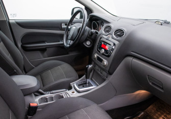 Подержанный автомобиль Ford Focus Sedan 2009 года (10 фото)