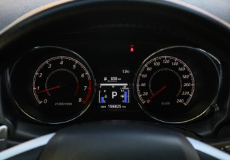 Подержанный автомобиль Mitsubishi ASX 2012 года (16 фото)