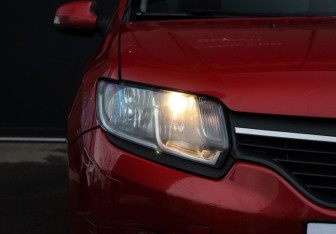 Подержанный автомобиль Renault Sandero 2018 года (16 фото)
