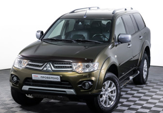 Подержанный автомобиль Mitsubishi Pajero Sport 2015 года (20 фото)