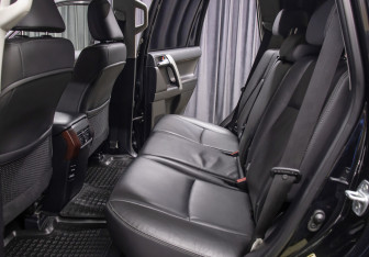 Подержанный автомобиль Toyota Land Cruiser Prado 2015 года (10 фото)