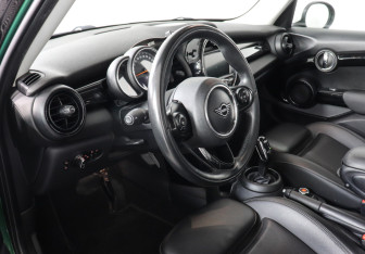 Подержанный автомобиль MINI Hatch 2020 года (9 фото)