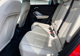 Подержанный автомобиль Audi Q3 2021 года (10 фото)