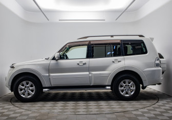 Подержанный автомобиль Mitsubishi Pajero 2012 года (2 фото)