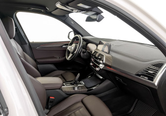 Подержанный автомобиль BMW X3 2020 года (11 фото)