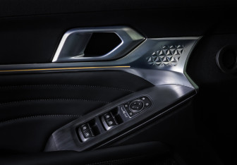 Подержанный автомобиль Haval F7 2024 года (19 фото)