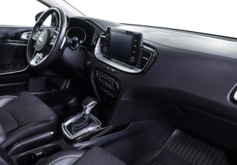 Подержанный автомобиль Kia Ceed Hatchback 2020 года (10 фото)