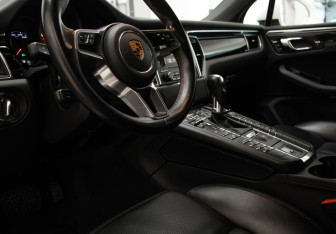 Подержанный автомобиль Porsche Macan 2017 года (7 фото)
