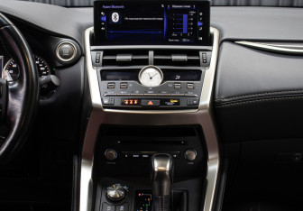 Подержанный автомобиль Lexus NX 2017 года (15 фото)