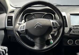Подержанный автомобиль Citroen C-Crosser 2009 года (12 фото)