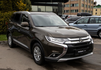 Подержанный автомобиль Mitsubishi Outlander 2018 года (2 фото)