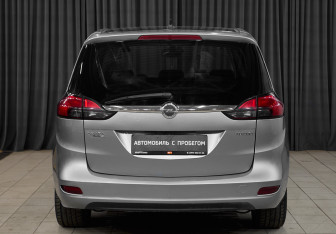 Подержанный автомобиль Opel Zafira Minivan 2013 года (5 фото)