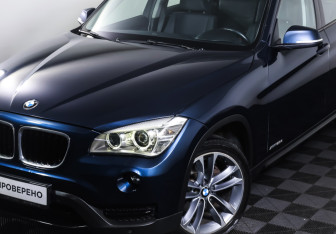 Подержанный автомобиль BMW X1 2012 года (21 фото)