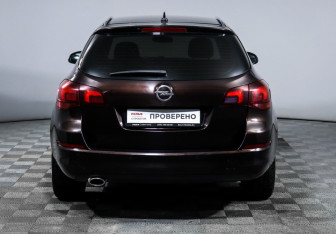 Подержанный автомобиль Opel Astra Wagon 2012 года (6 фото)