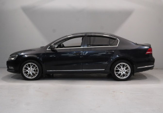 Подержанный автомобиль Volkswagen Passat Sedan 2011 года (8 фото)