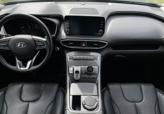 Подержанный автомобиль Hyundai Santa Fe 2021 года (12 фото)