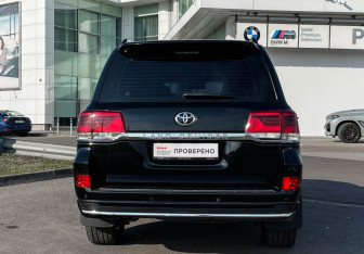 Подержанный автомобиль Toyota Land Cruiser Suv 2012 года (6 фото)
