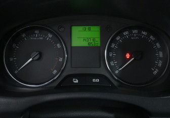 Подержанный автомобиль Skoda Fabia Hatchback 2010 года (9 фото)