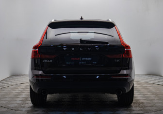 Подержанный автомобиль Volvo XC60 2021 года (4 фото)