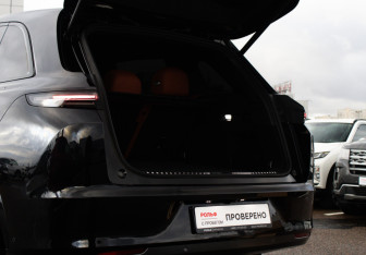 Подержанный автомобиль LiXiang L7 2023 года (31 фото)