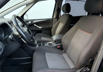 Подержанный автомобиль Ford S-MAX 2011 года (10 фото)