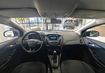 Подержанный автомобиль Ford Focus Wagon 2016 года (10 фото)