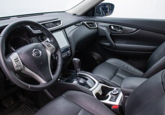 Подержанный автомобиль Nissan X-Trail 2016 года (10 фото)