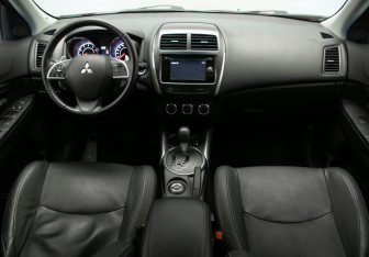 Подержанный автомобиль Mitsubishi ASX 2014 года (8 фото)