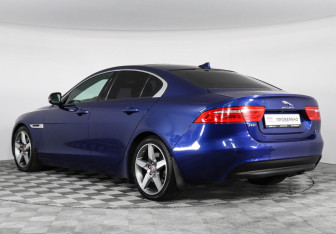 Подержанный автомобиль Jaguar XE 2016 года (7 фото)