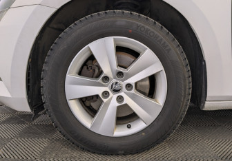 Подержанный автомобиль Skoda Superb Liftback 2016 года (12 фото)