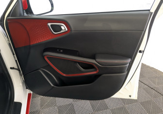 Подержанный автомобиль Kia Soul 2022 года (25 фото)