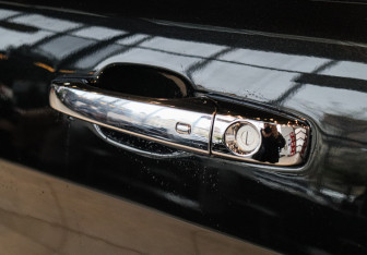 Подержанный автомобиль Jeep Grand Cherokee 2012 года (16 фото)