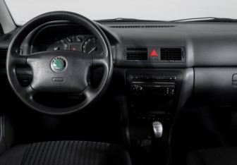 Подержанный автомобиль Skoda Octavia Wagon 2002 года (12 фото)