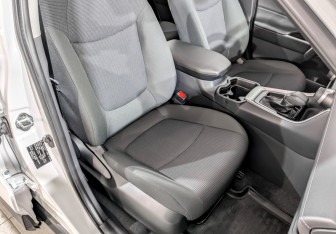 Подержанный автомобиль Toyota RAV4 2024 года (23 фото)