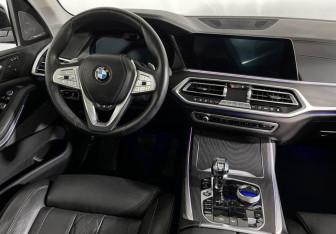 Подержанный автомобиль BMW X7 2021 года (15 фото)