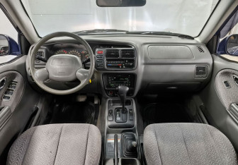 Подержанный автомобиль Suzuki Grand Vitara 2001 года (13 фото)