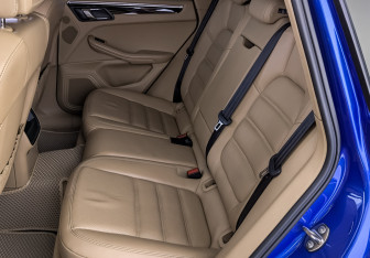 Подержанный автомобиль Porsche Macan 2015 года (18 фото)