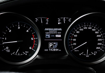 Подержанный автомобиль Toyota Land Cruiser Suv 2014 года (11 фото)