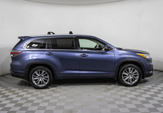 Подержанный автомобиль Toyota Highlander 2014 года (4 фото)