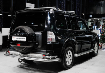 Подержанный автомобиль Mitsubishi Pajero 2012 года (4 фото)