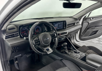 Подержанный автомобиль Kia K5 2021 года (23 фото)
