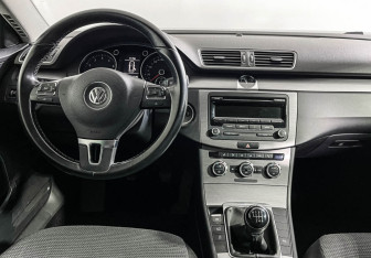 Подержанный автомобиль Volkswagen Passat Sedan 2014 года (12 фото)